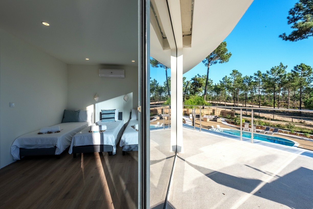 Villa Ypsilon Eagle Photo