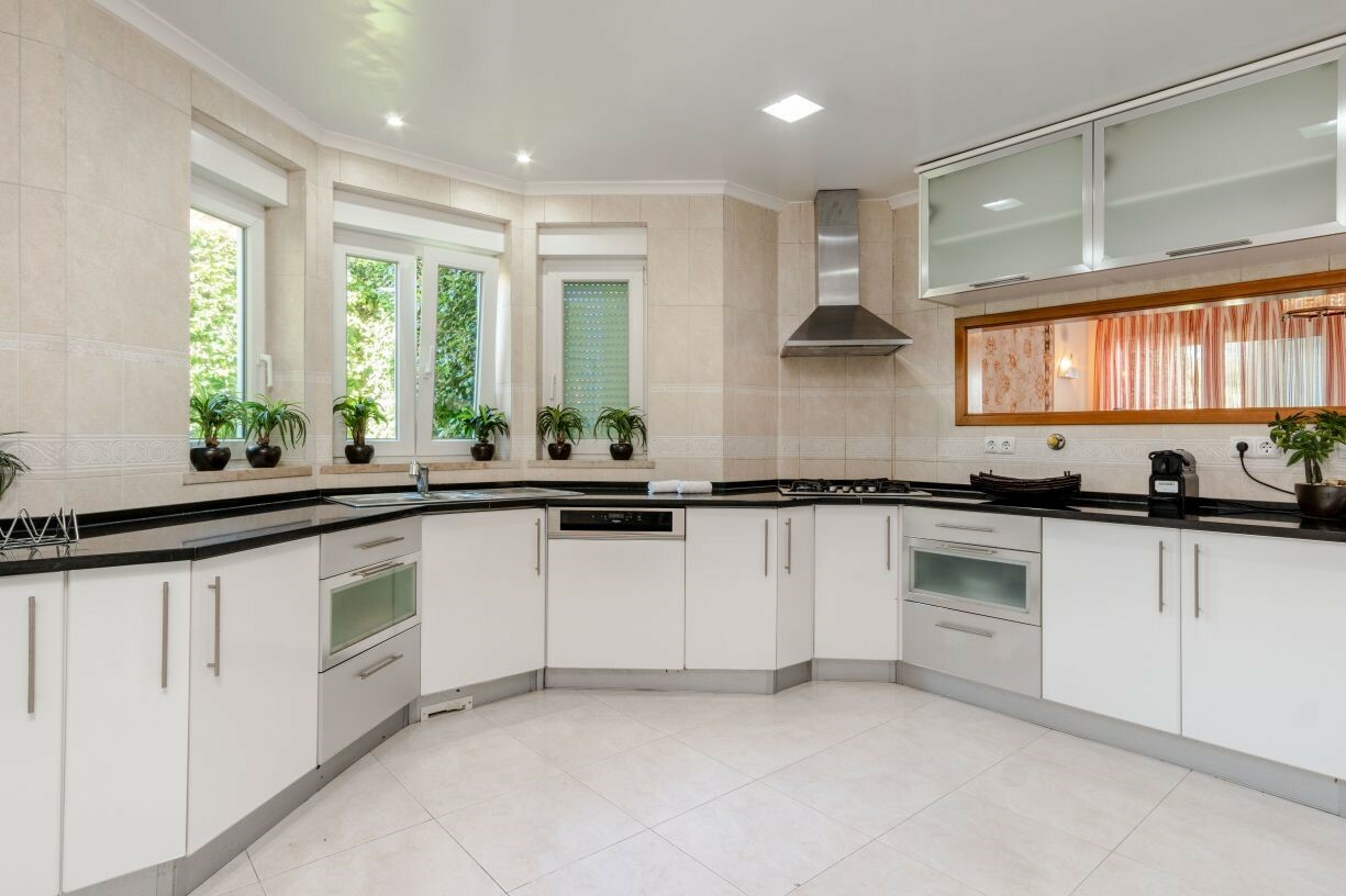 Villa Monterey Tee Photo