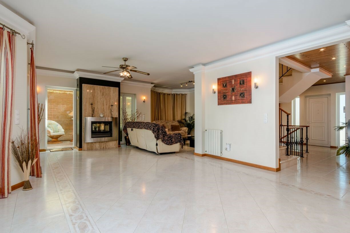 Villa Monterey Tee Photo