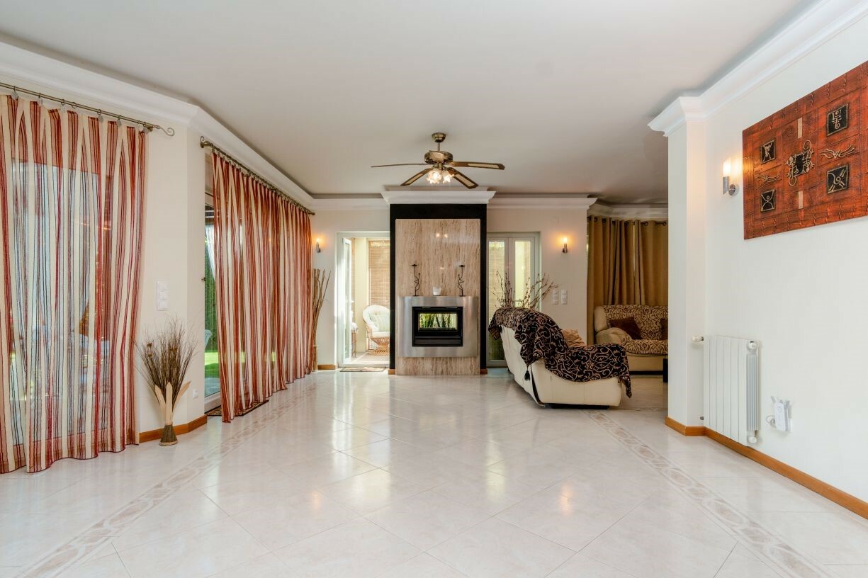 Villa Monterey Tee Photo